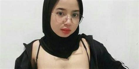 tante berjilbab|Defi Wahyuni Jilbab Binal